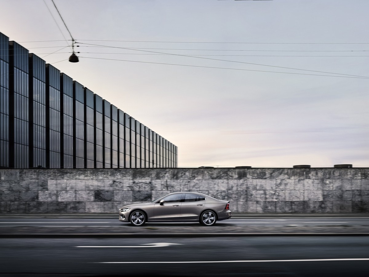 10-2019-volvo-s60-sedan-oem-1