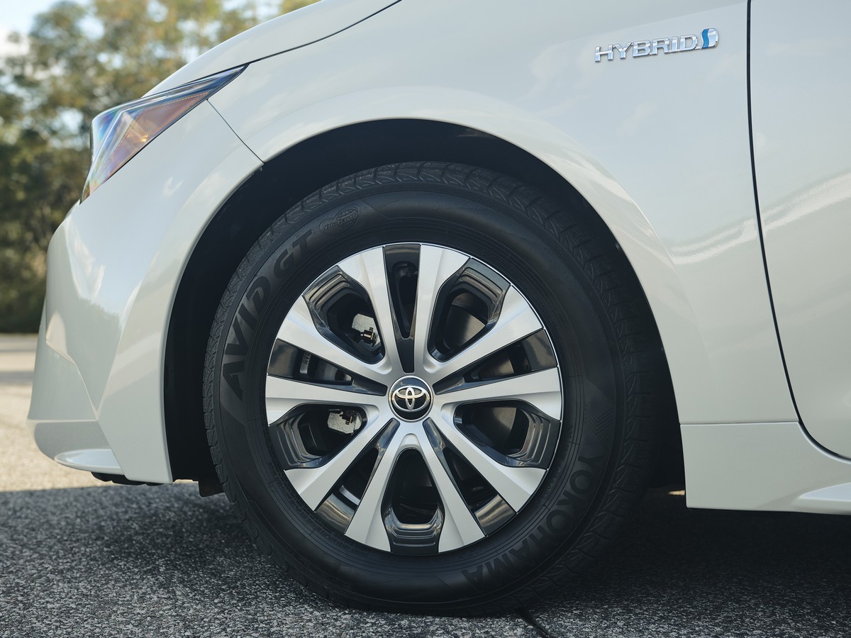 16-2020-toyota-corolla-hybrid-oem-1