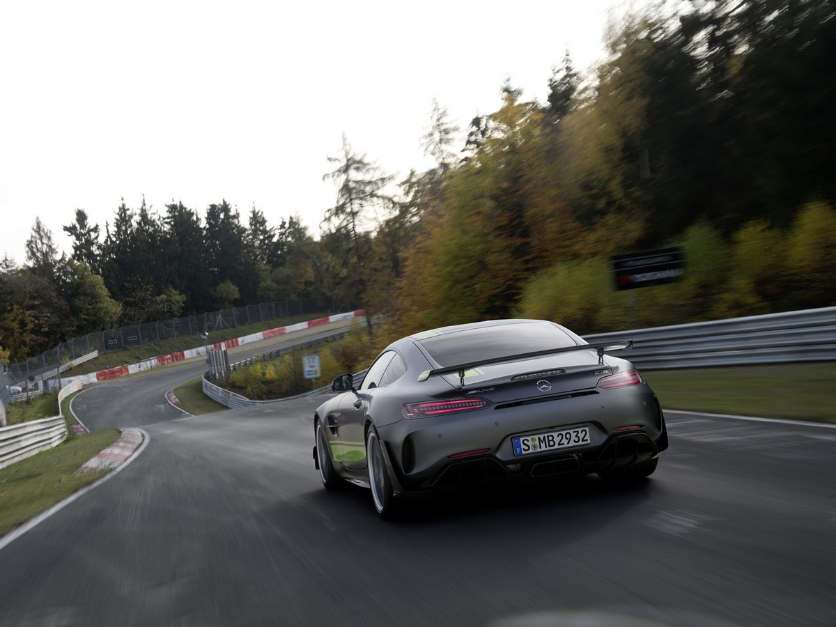 22-2020-mercedes-amg-gt-r-pro-1