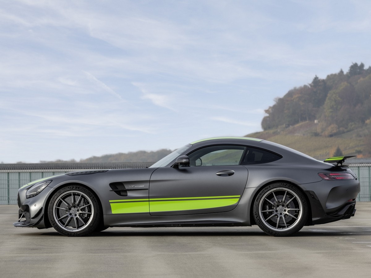 27-2020-mercedes-amg-gt-r-pro-1