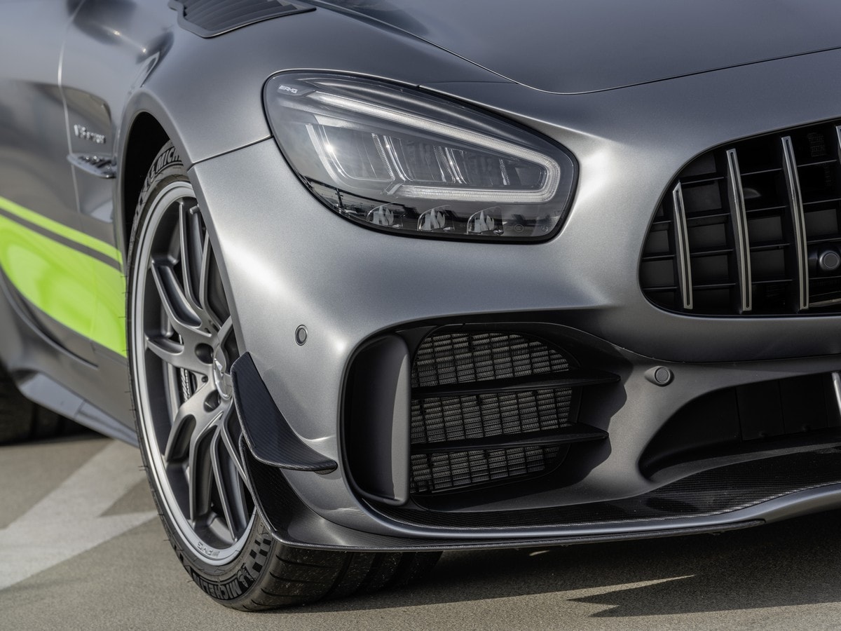 30-2020-mercedes-amg-gt-r-pro-2