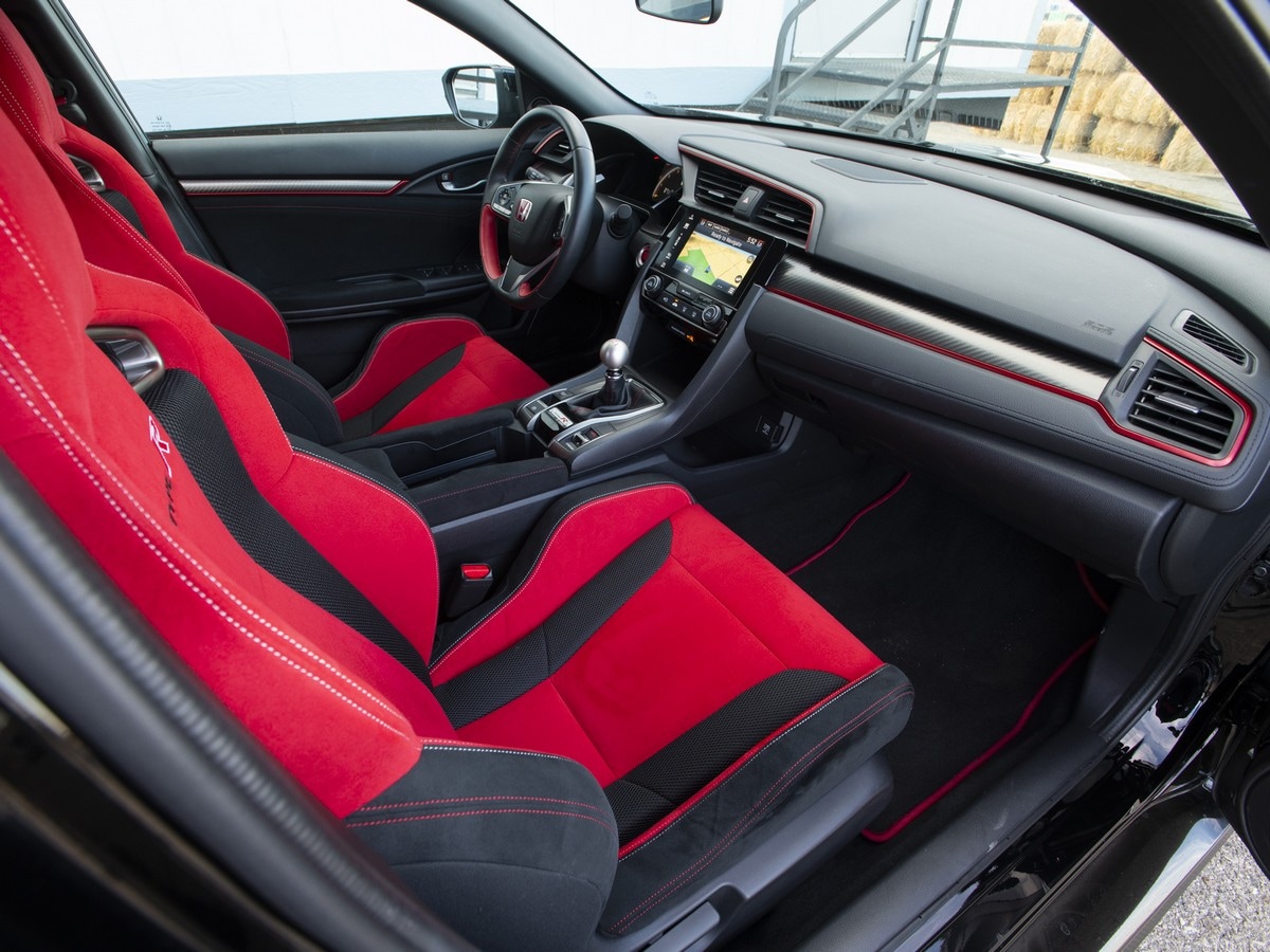 11-2019-honda-civic-type-r-interior-kbb-3