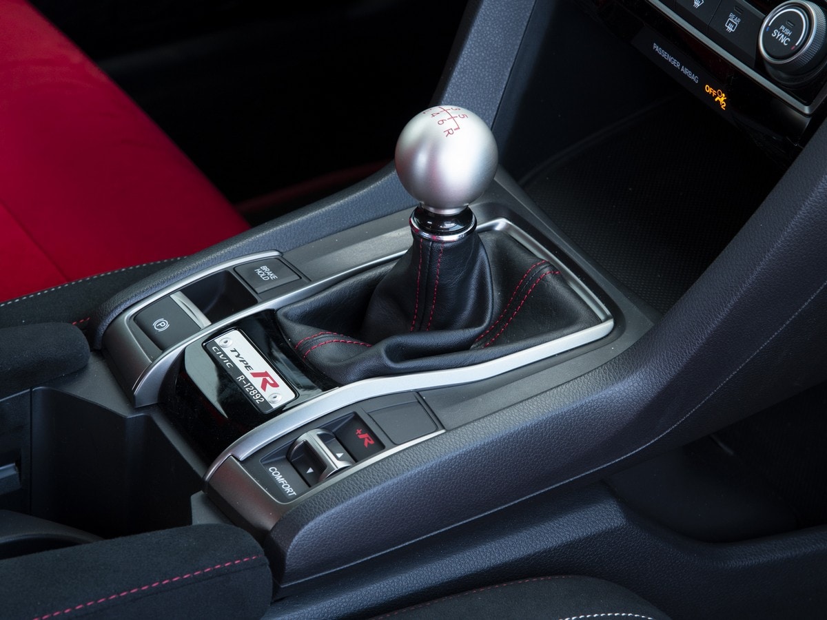 13-2019-honda-civic-type-r-kbb-1