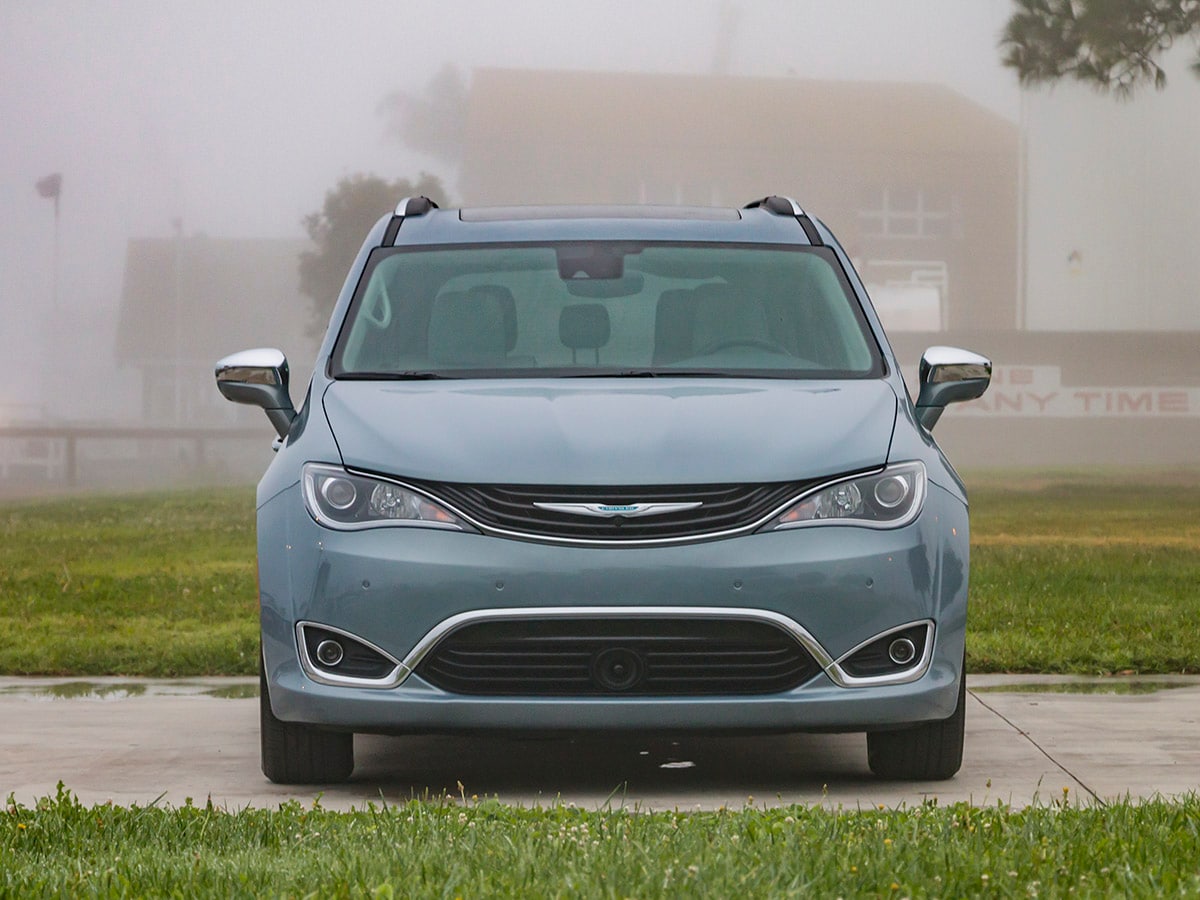 06-2017-Chrysler-Pacifica-eHybrid-Exterior-KBB-1