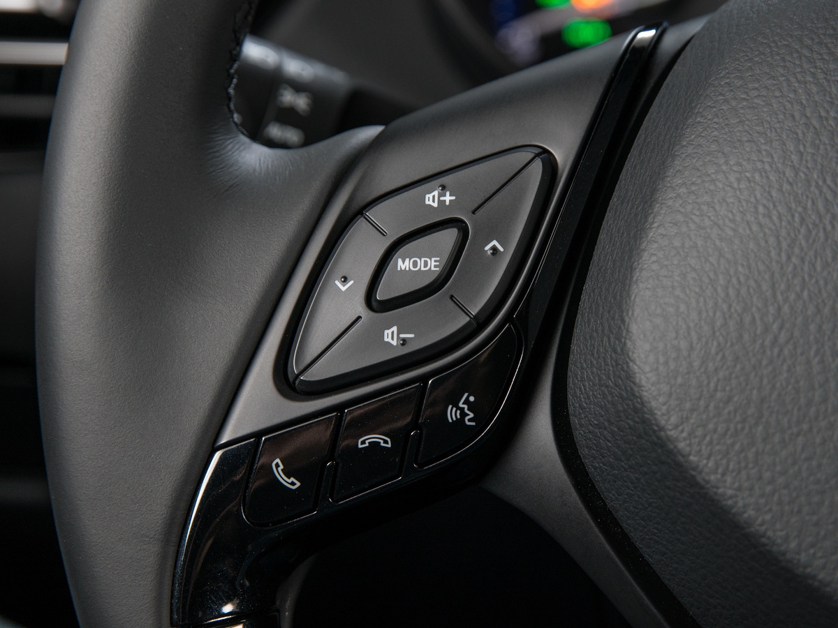 08-2019-toyota-c-hr-oem-1