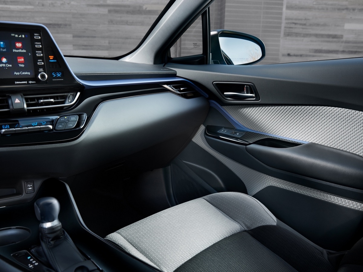 11-2019-toyota-c-hr-oem-2