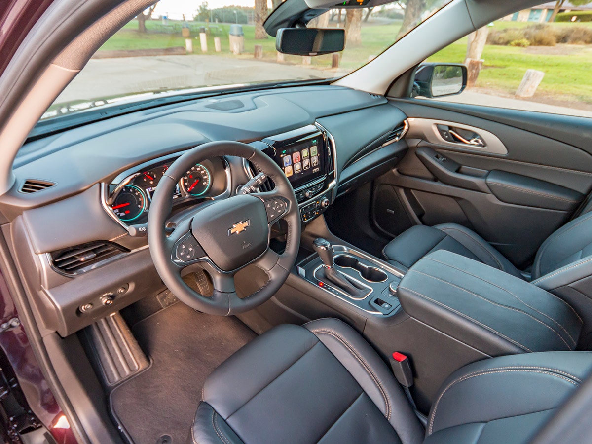 32-2018-Chevrolet-Traverse-Interior-KBB-1