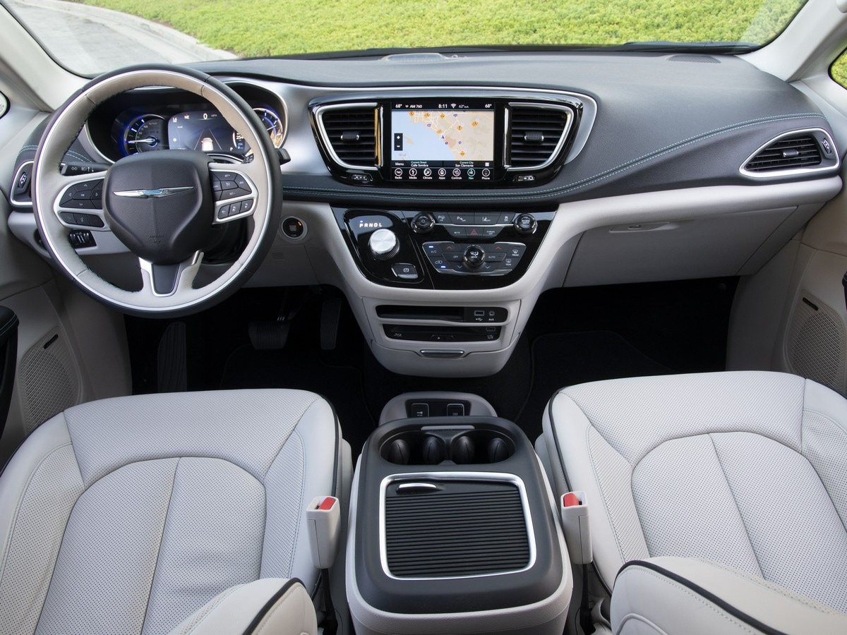40-2018-chrysler-pacifica-hybrid-KBB