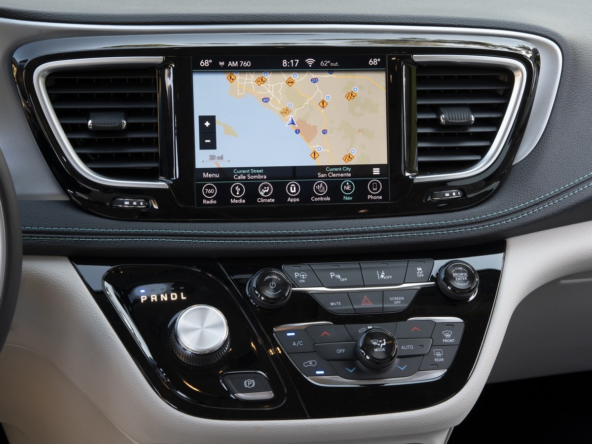 44-2018-chrysler-pacifica-hybrid-KBB