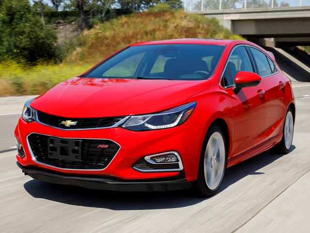 01 2017 Chevrolet Cruze Hatch Comparo