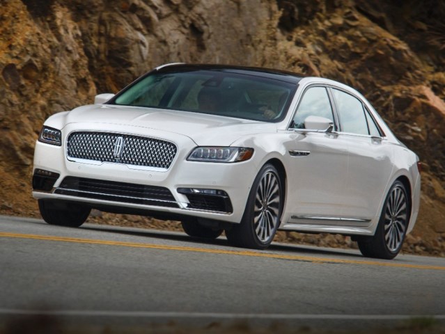 01 2017 Lincoln Continental White