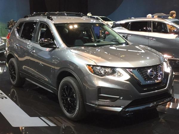 01 2017 Nissan Rogue Night Edition