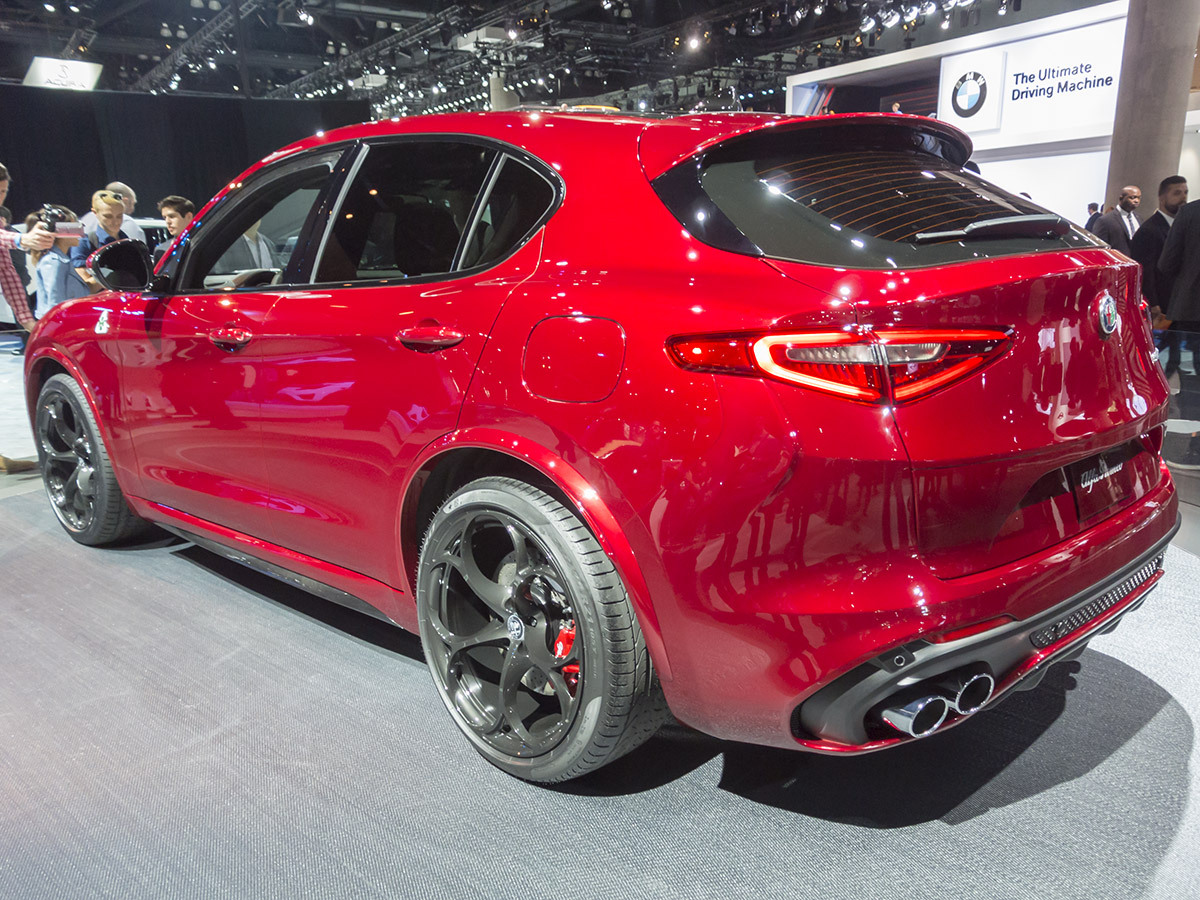 01 2018 Alfa Romeo Stelvio LA