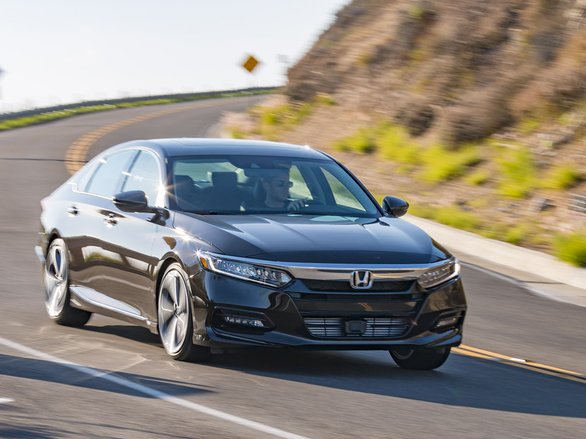 01 2018 Honda Accord Touring Action KBB