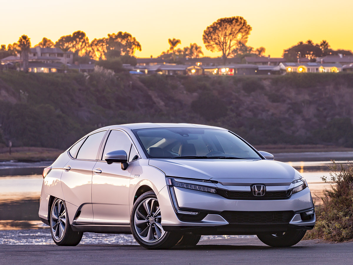 01 2018 Honda Clarity PHEV Exterior KBB