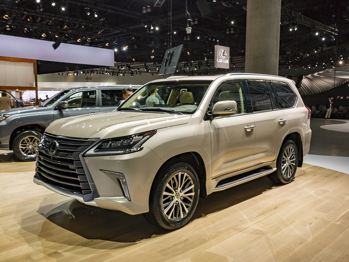 01 2018 Lexus LX 570 2 Row LAAS KBB