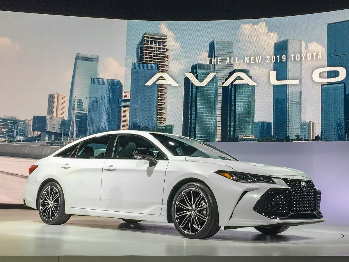 01 2019 Toyota Avalon NAIAS KBB