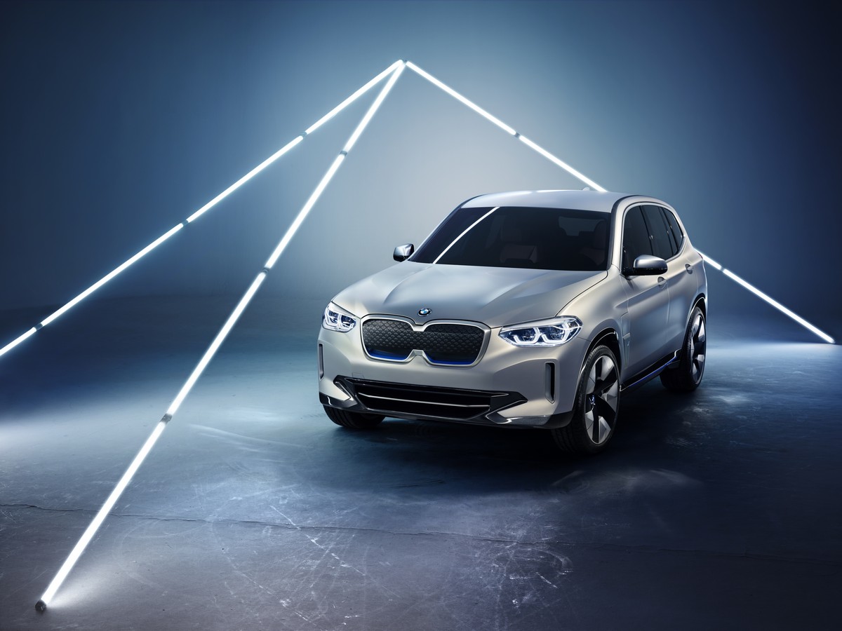 01 Bmw Ix3 Concept