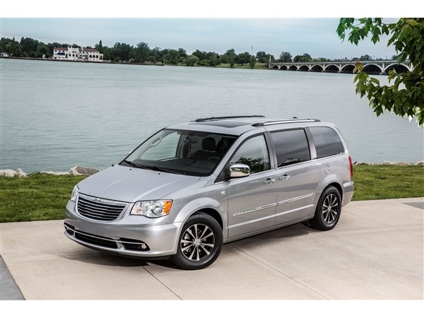 02 2015 Chrysler Town & Country