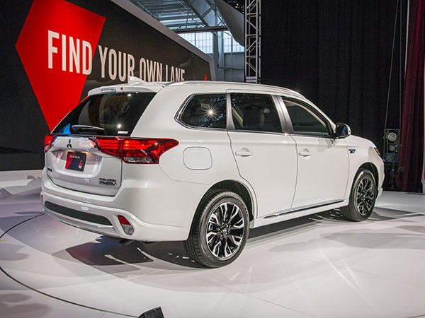 02 2017 Mitsubishi Outlander PHEV