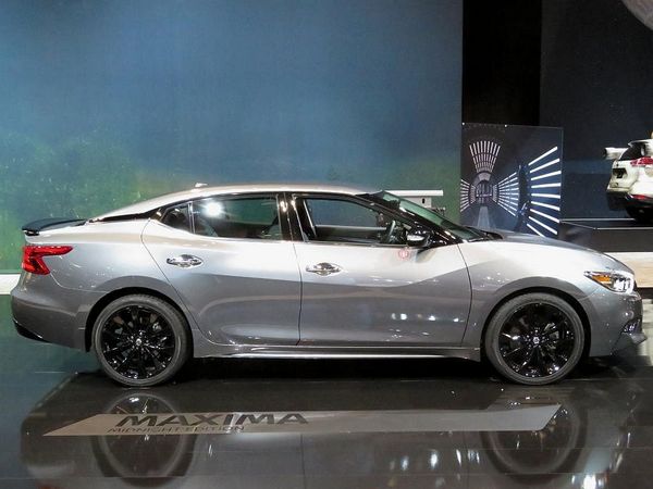 02 2017 Nissan Maxima Night Edition