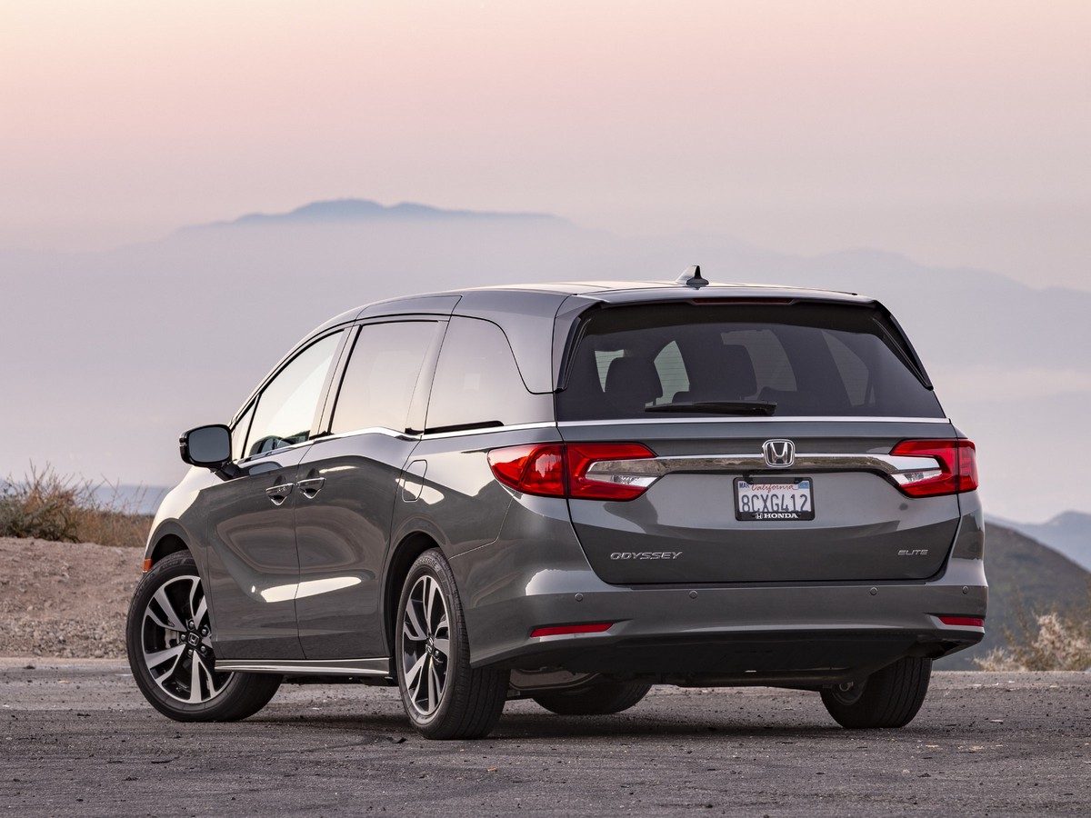 02 2018 Honda Odyssey LT Exterior KBB