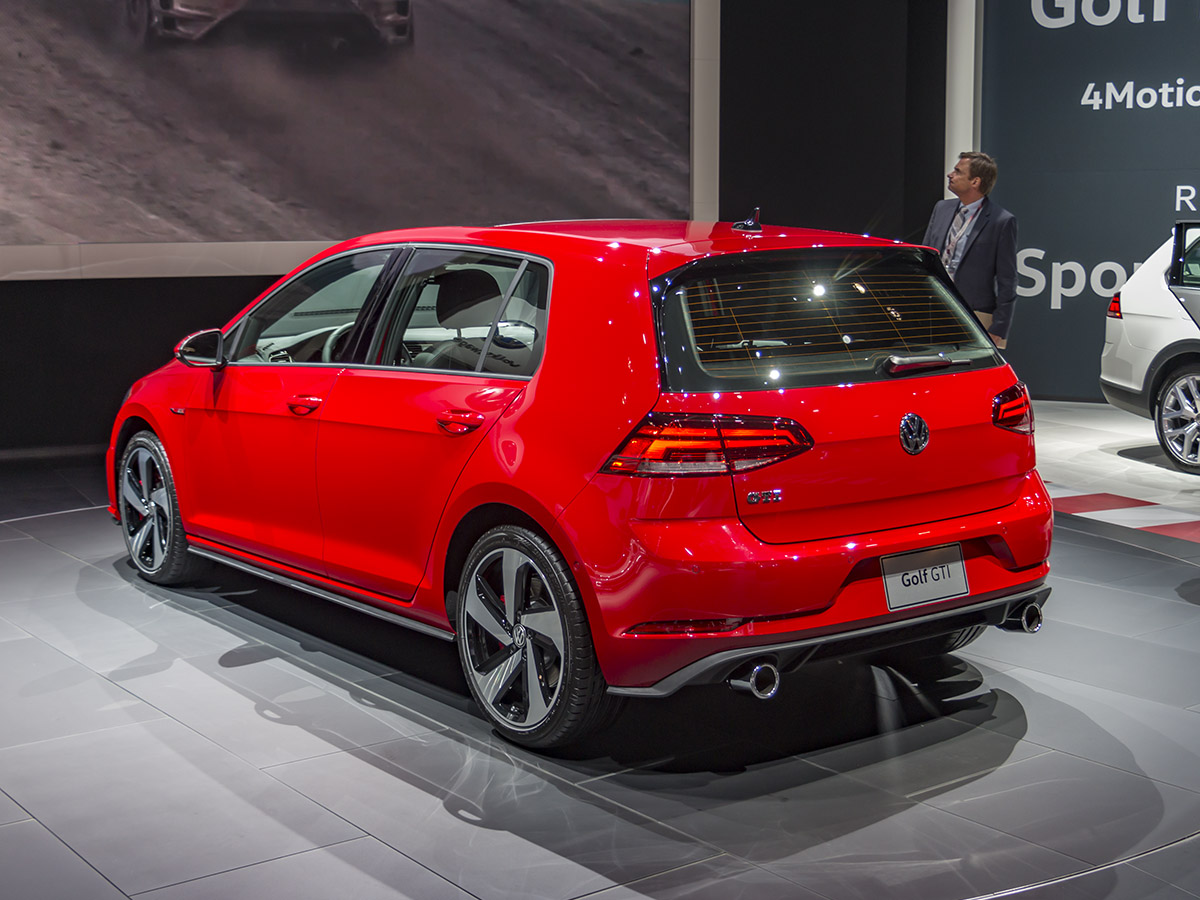 02 2018 Volkswagen Golf GTI NYIAS KBB