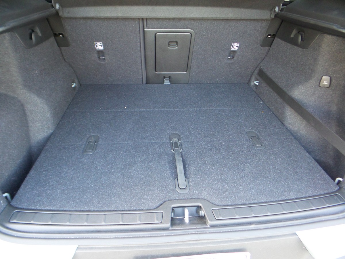02 2019 Volvo XC40 Cargo Divider