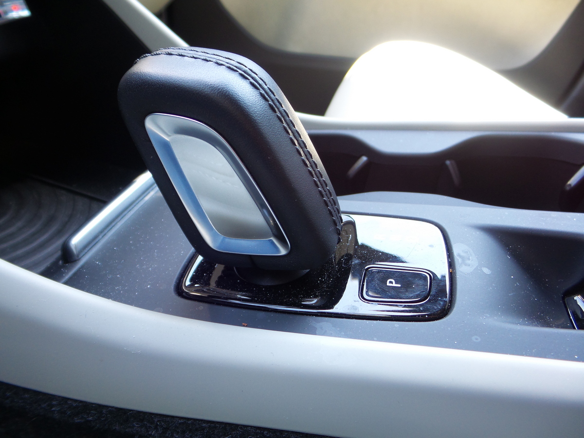 02 2019 Volvo Xc40 Gear Lever