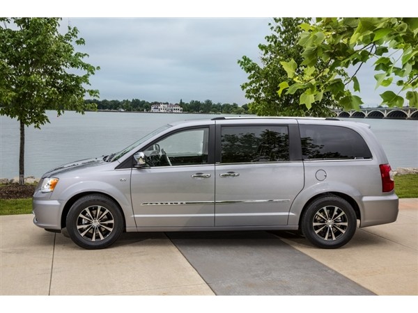 03 2015 Chrysler Town & Country