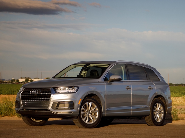 03 2017 Audi Q7 Comparo