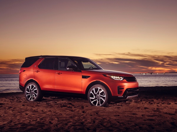 03 2017 Land Rover Disco First Ed