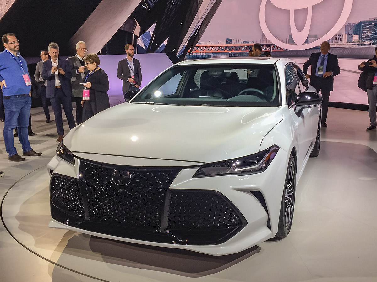 03 2019 Toyota Avalon NAIAS KBB