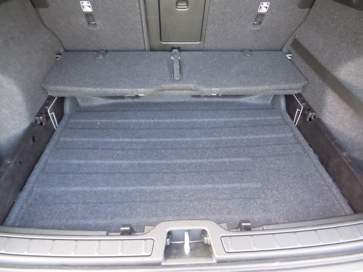 03 2019 Volvo XC40 Cargo Divider