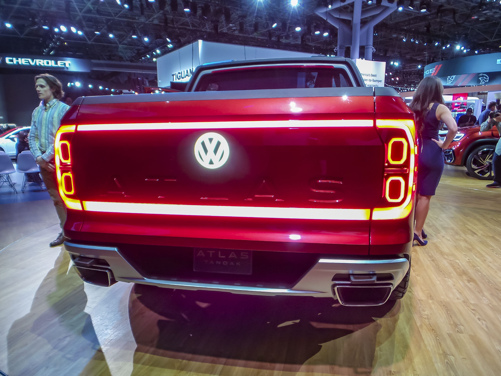 03 Volkswagen Atlas Tanoak Concept NYIAS KBB
