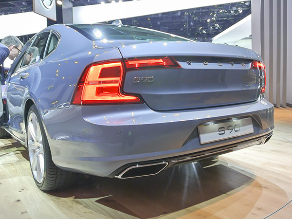04 2017 Volvo S90