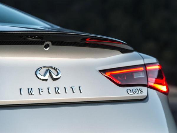 04 2017 Infiniti Q60 30t Sport