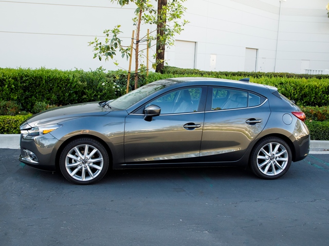 04 2017 Mazda Mazda3 Hatch Comparo