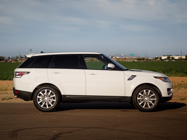 04 2017 Range Rover Sport Comparo