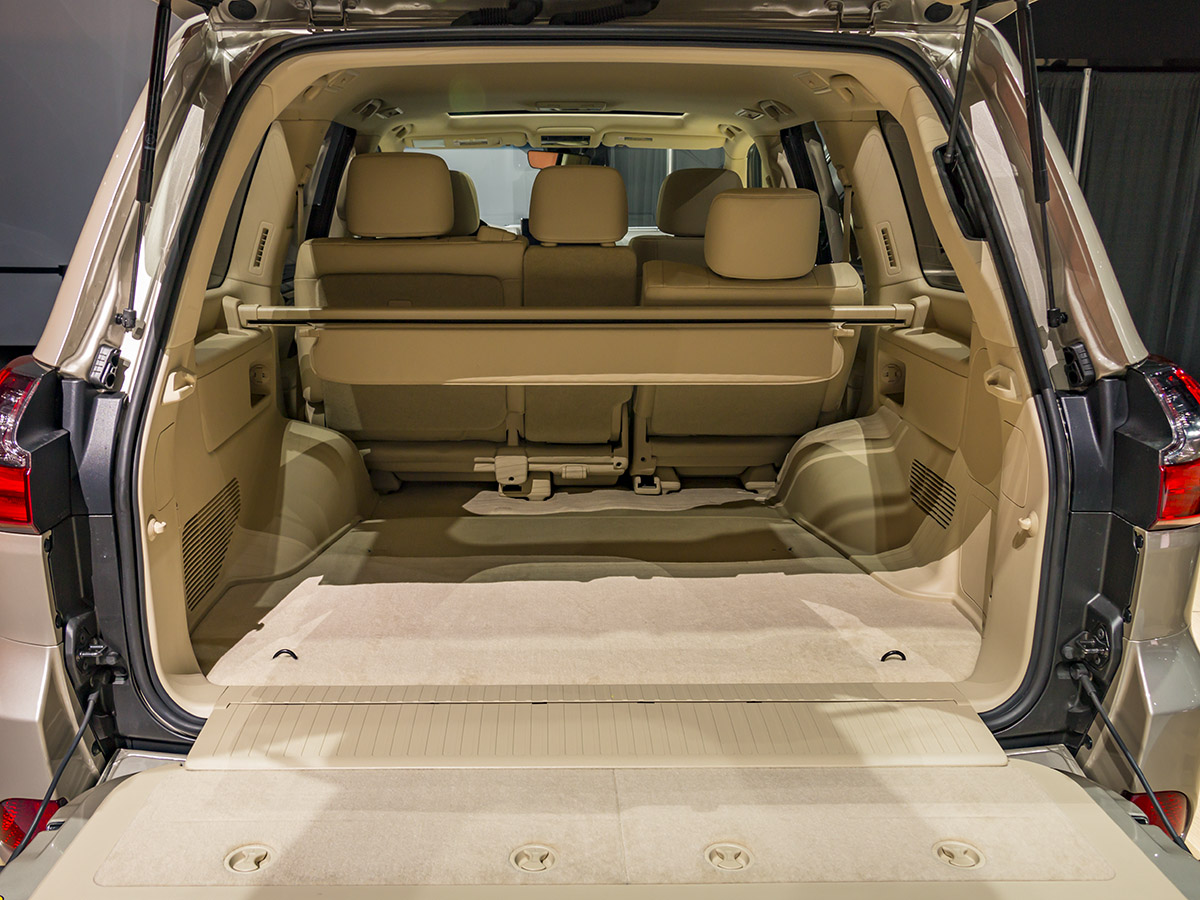 04 2018 Lexus LX 570 2 Row LAAS KBB