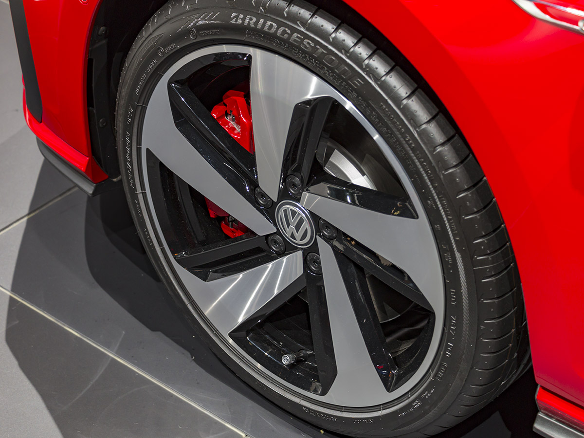 04 2018 Volkswagen Golf GTI NYIAS KBB