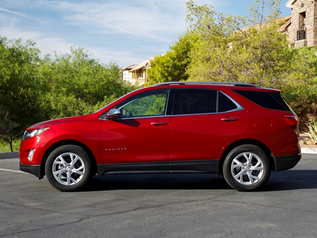 04 2018 Chevrolet Equinox Comparo