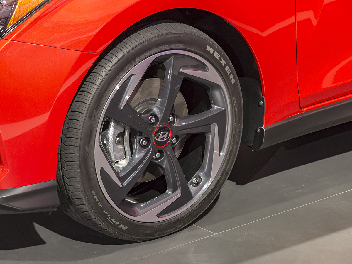 04 2019 Hyundai Veloster NAIAS KBB