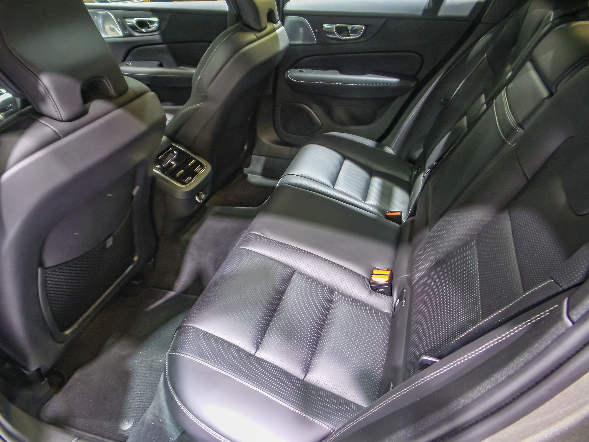 04 2019 Volvo V60 NYIAS KBB