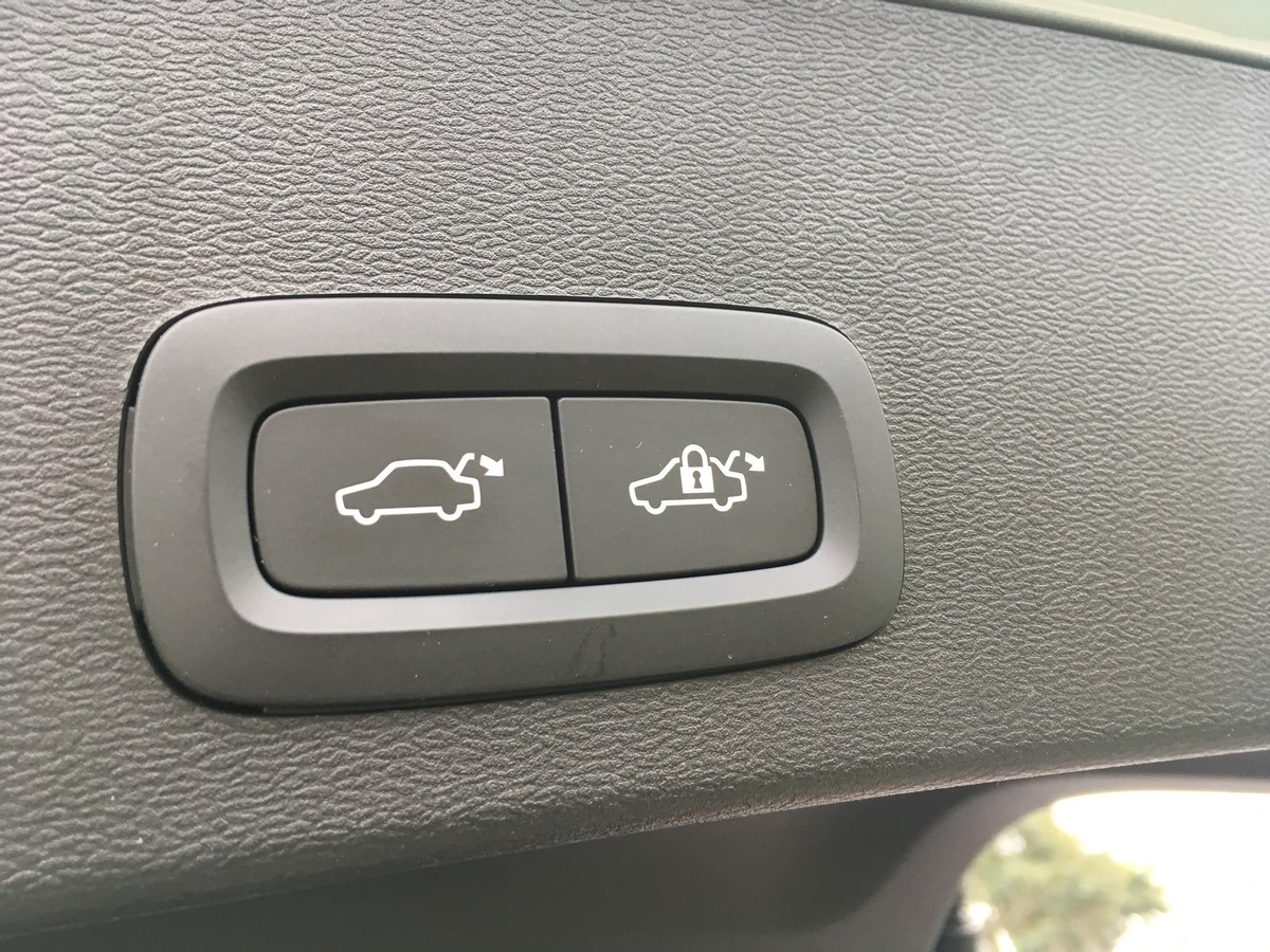 04 2019 Volvo XC40 Secret Lock