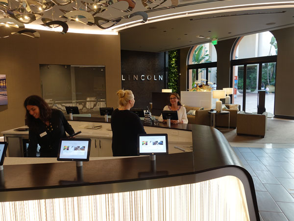 04 Lincoln Experience Center