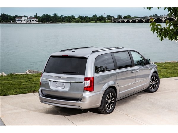 05 2015 Chrysler Town & Country