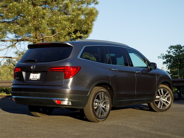 05 2017 Honda Pilot Comparo