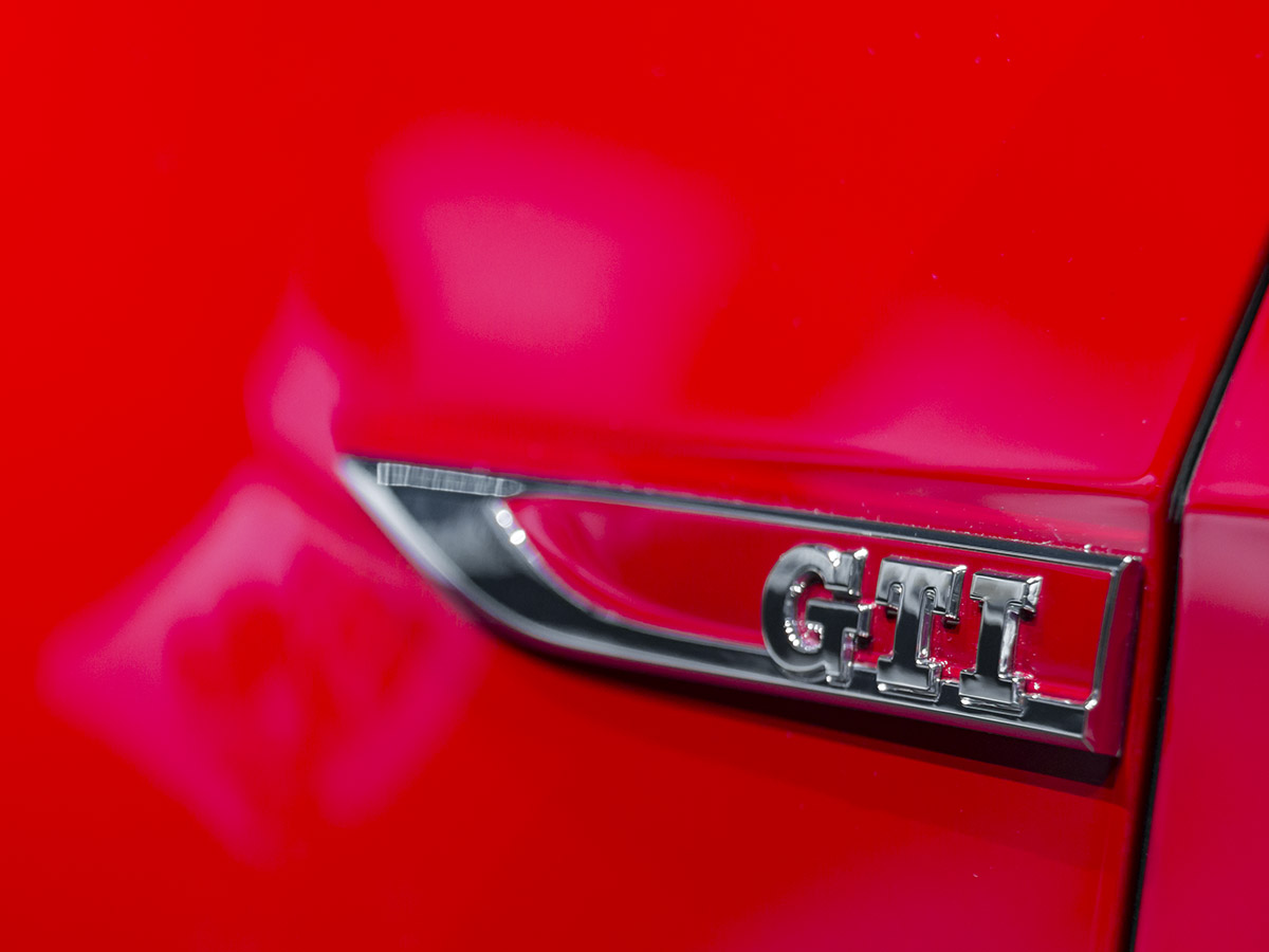 05 2018 Volkswagen Golf GTI NYIAS KBB