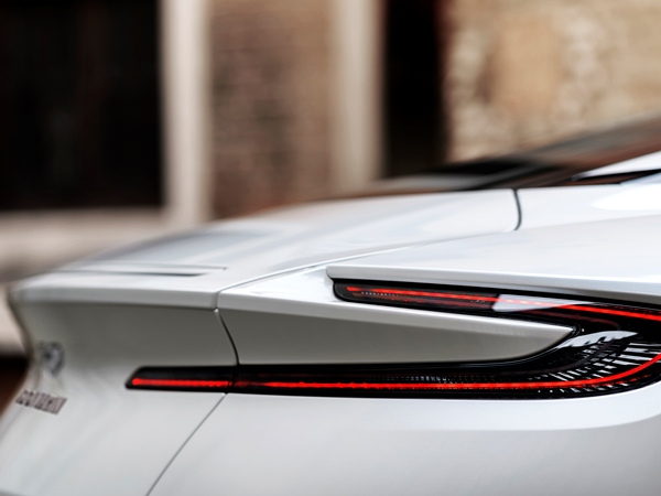 05 2018 Aston Martin Db11 V8
